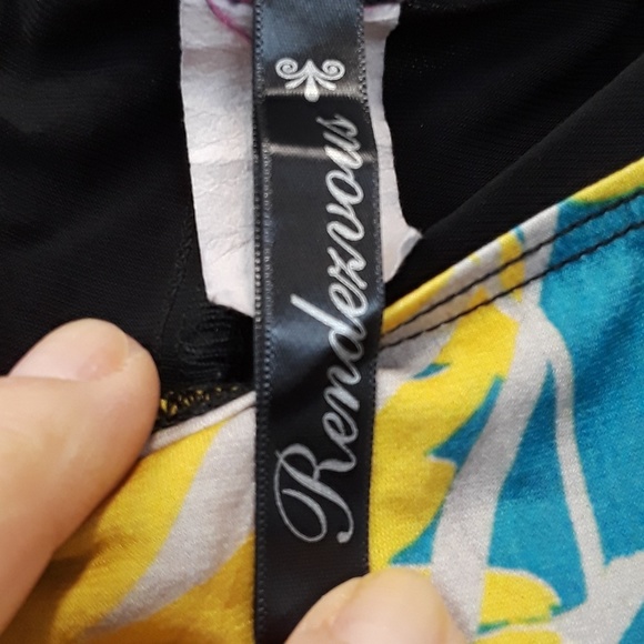 RENDEZVOUS short sleeve floral top size L - Picture 2 of 6